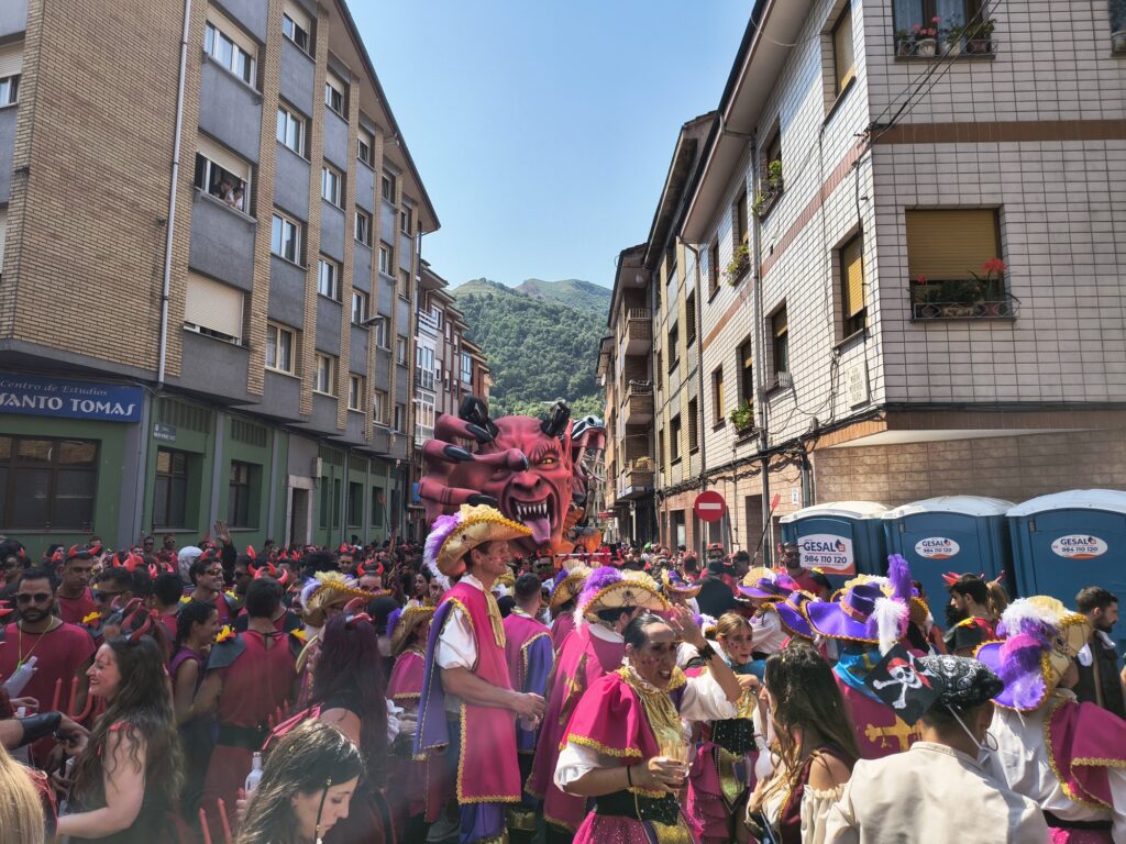 Descenso Folklórico del Nalón